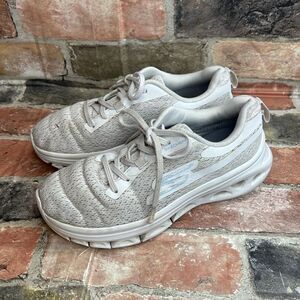 5 for $25🔥Sketchers Off White Run Sneakers Size 5.5